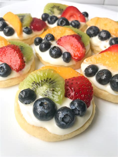 Mini Fruit Pizzas – Life Above the Cafe