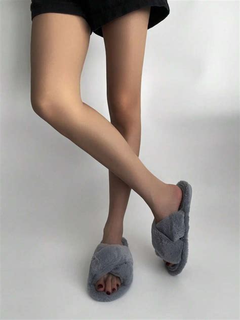 2024 Novo Chinelo Interno Fofo com Tiras Cruzadas para Mulheres ...