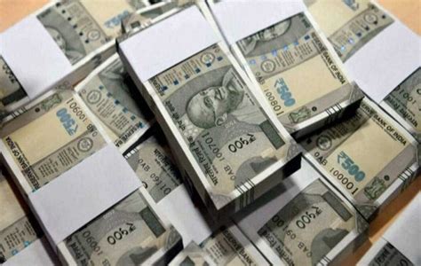 Delhi Police raids head constable's house in Meerut, Rs 25 lakh of loot ...