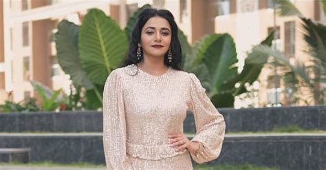 actress jui gadkari shared new look in golden dress see her latest ...