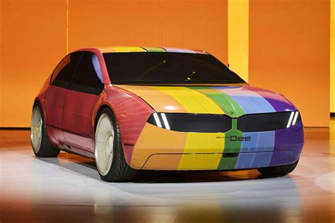 BMW Dee è l’auto del futuro che cambia colore digitalmente
