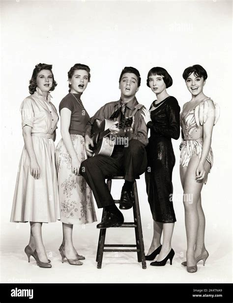 Jan Shepard, Dolores Hart, Elvis Presley, Caroline Jones, Liliane Montevecchi in „King Creole ...