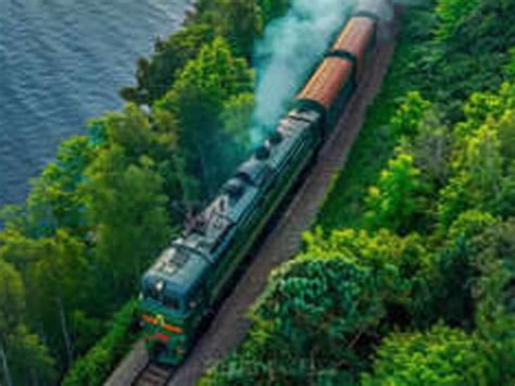 'या' ट्रेन दाखवतात स्वर्गासारखे सुंदर नजारे! चहाच्या बागा, तलाव, पर्वत ...