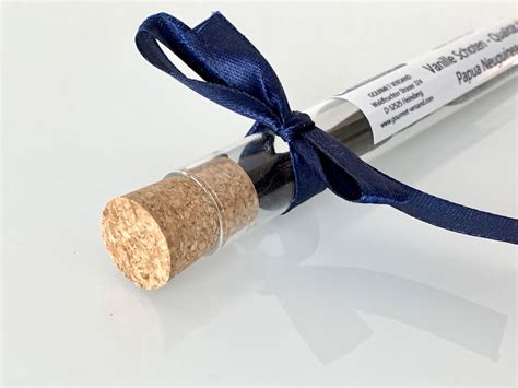 Polong vanila - berkualitas, Papua Nugini, 2 buah dalam tabung reaksi ...