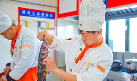 郴州厨师学校，新东方烹饪学校学费价目表！_长沙新东方烹饪学校