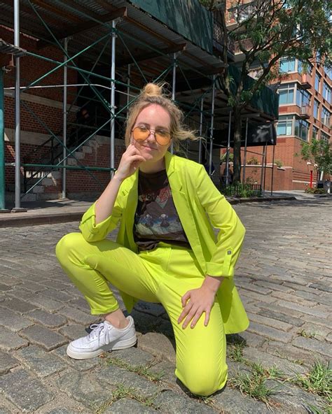 Business-Casual Gender-Neutral 的图像结果