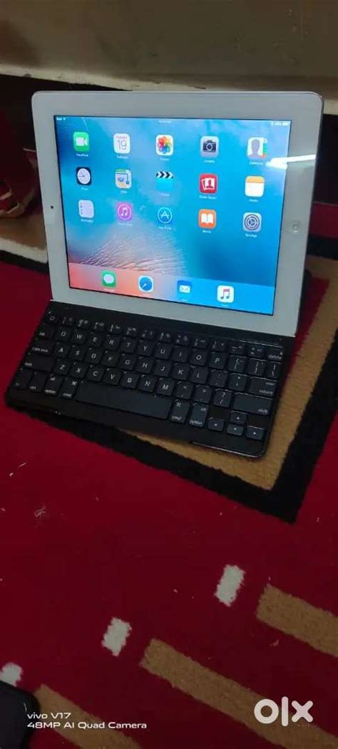 iPad 2nd gen 16gb with Logitech keypad magnetic bluetooth connection ...