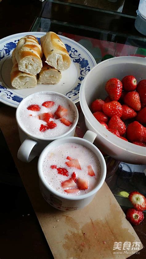 草莓牛奶热饮,草莓牛奶热饮的家常做法 - 美食杰草莓牛奶热饮做法大全