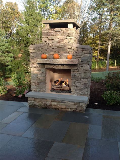 Outdoor Fireplace Builders – Fireplace Guide by Linda