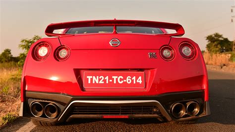 Nissan GT-R 2017 STD Compare Car Photos - Overdrive