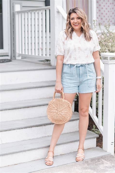 Five Paper Bag Shorts Outfits | Belted Shorts Outfits | By Lauren M
