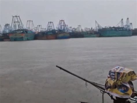 Cyclone Ditwah heads towards India after devastation in Sri Lanka; 54 ...