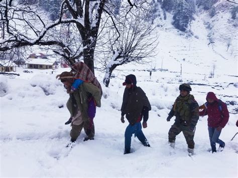 Indian Army Evacuates 80 Year Old Lady, With Severe Fever & Arthritis ...