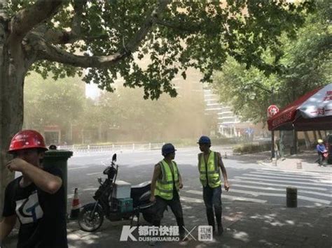 真相找到了！杭州一居民家门口地面有80℃，消防员挖开发现：危险 - 哔哩哔哩