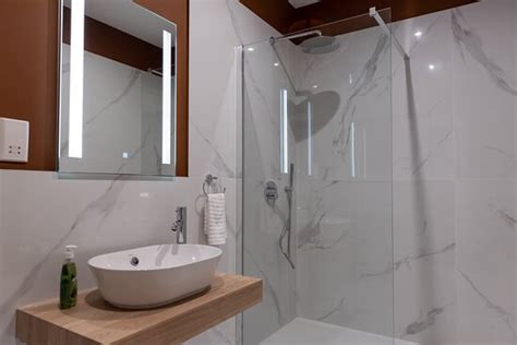 THE CAROB TREE (Victoria) - B&B Reviews, Photos, Rate Comparison ...