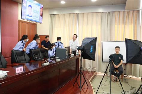 开屏新闻-身份证办理再升级！云南省公安厅为首批600个居民身份证办证点配发新设备