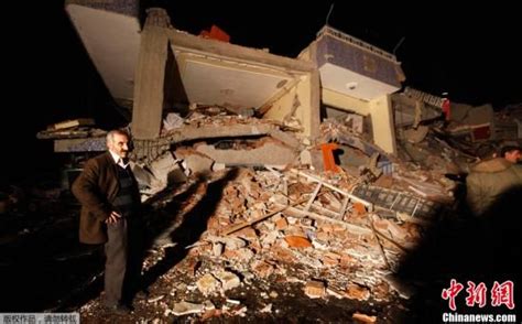 【影】7層樓建築瞬間崩！土耳其遭7.0強震侵襲 - 華視新聞網