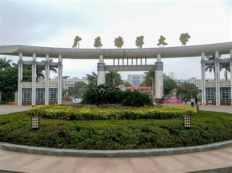 【携程攻略】湛江广东海洋大学景点,广东海洋大学坐落在广东省湛江市，校园风景美的如此任性，在校园里漫…