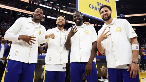 Warriors receive 2022 championship rings before season opener | NBA.com