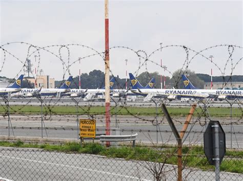 In Pics: Here's How People Around The World Are Uniting In The War ...