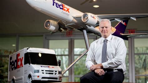 FedEx Memphis hub: Pay bump, shuttle services to help peak recruitment