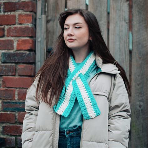 Adult Crochet Keyhole Scarf Pattern 的图像结果