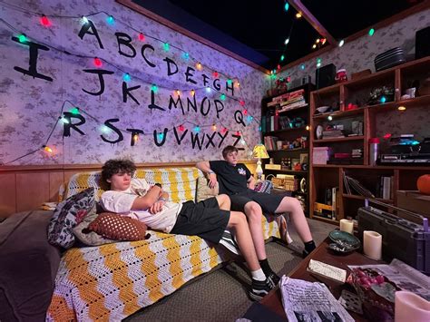 Inside 'Stranger Things: The Experience' in Seattle, where fans feel like part of the Netflix ...