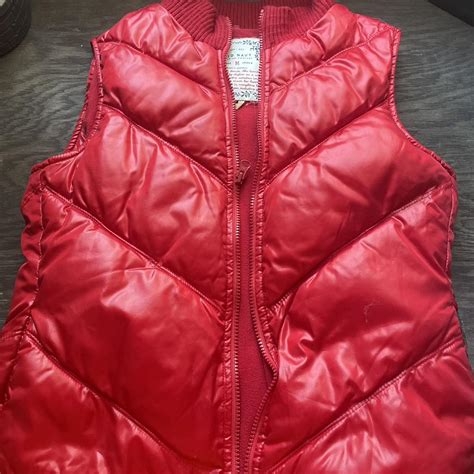 Old navy puffer vest - Depop