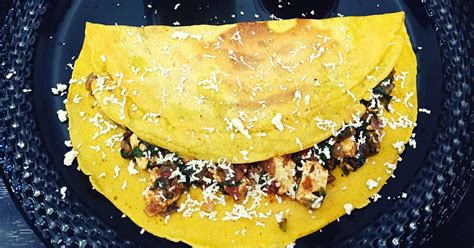 Besan chilla with palak paneer stuffing Recipe by Sunita Raghav - Cookpad