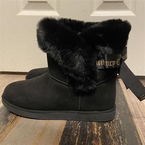 Juicy Couture Women's Black and Gold Boots | Depop
