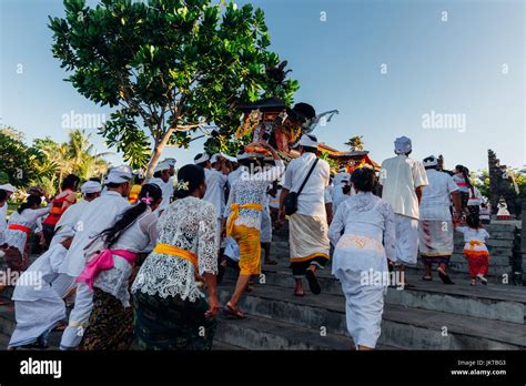 Bali Local People 的图像结果