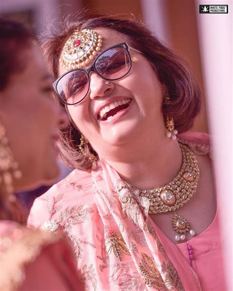 8 Wedding Hairstyles For Mother of Bride Which Are Super Easy To Do