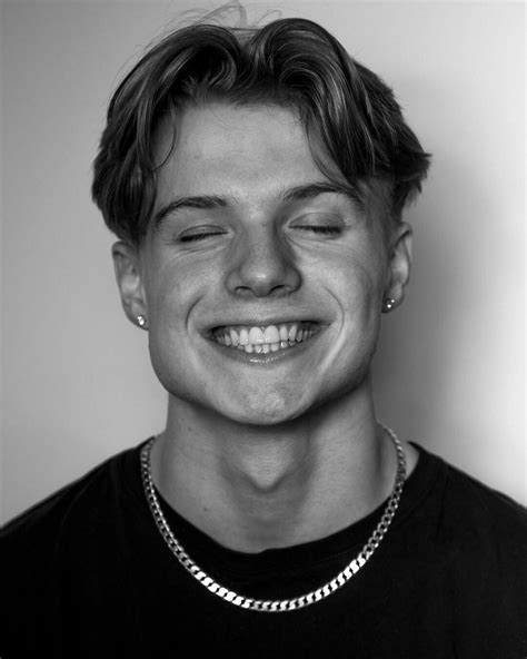 Pin by Laura Caceres on The Sharp Twins♡ | Mens haircuts fade, Long ...