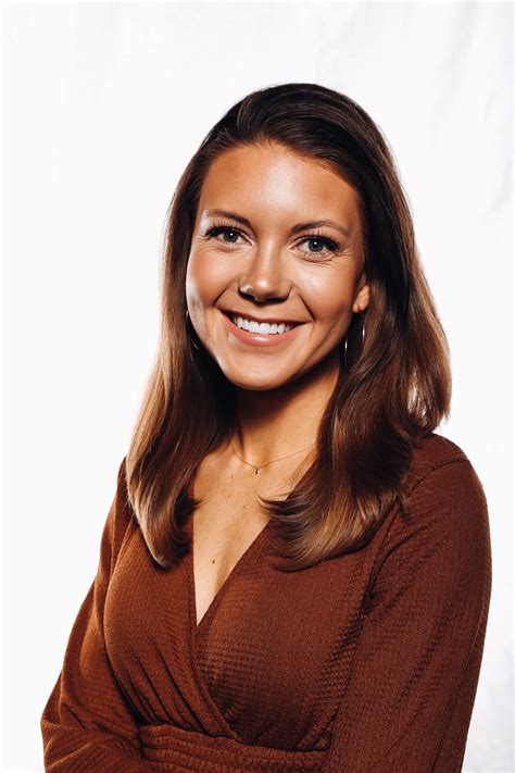 PICS: Lainey Wilson's Engagement Ring Details Revealed