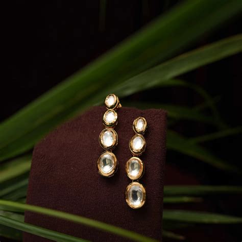 Shop Minimal Necklace for Women Online Starting @ ₹1,650