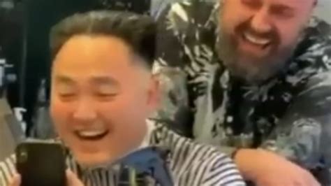 VIDEO: किम जोंग उन जैसी हेयरस्टाइल चाहता था शख्स, बार्बर ने काटे ऐसे ...