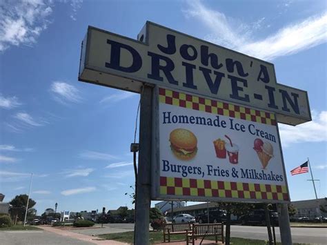 John’s Drive-In: Montauk’s Ode To The 1960s Era – Dan’s Papers