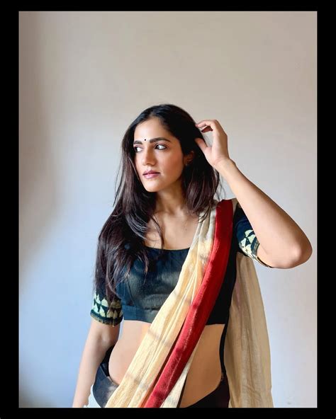 Simran Choudhary : చీరకట్టులో సిమ్రాన్ చౌదరి.. ఎంత అందంగా ఉందో ...