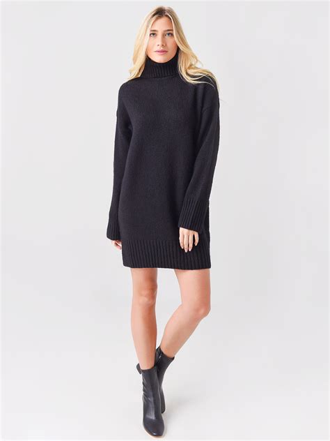 How to Wear Short Dresses in Winter-7 Stylish Ways