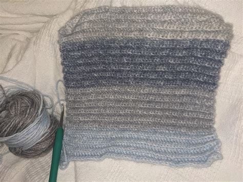 I'm obsessed with how this yarn is striping up! I'm having an emergency ...