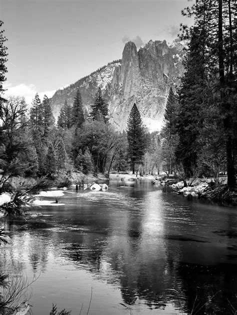 Inside Yosemite National Park, March 26, 2024. [OC][1645x2193] : r ...