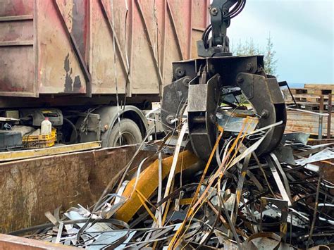 Scrap Loading Truck 的图像结果