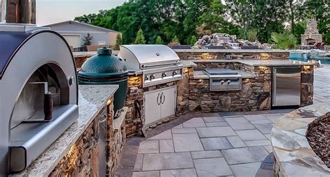 Outdoor Kitchen Pool Area 的图像结果