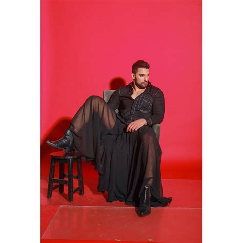 Black shirt with contrast stitching highlights. – ECHKE