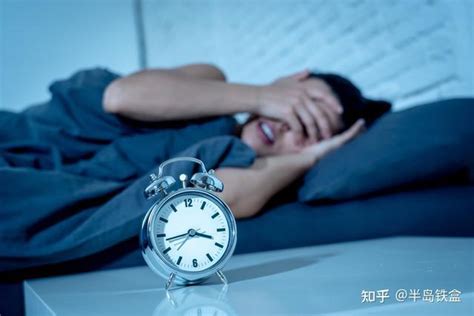 睡前玩手机居然还有优点：可缓解抑郁情绪！睡前如何健康玩手机？ - 知乎