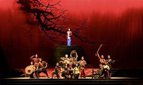 文艺在线丨贵州省花灯剧院原创大型花灯戏《云上红梅》 隆重上演