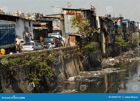 Dharavi Slums of Mumbai, India Editorial Photo - Image of bathe, indian ...