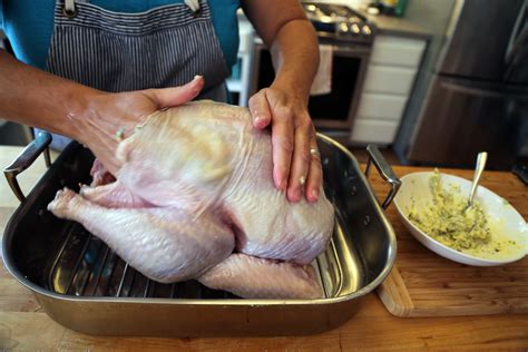 Get the Most Flavorful and Juicy Turkey with These Tips for Seasoning ...
