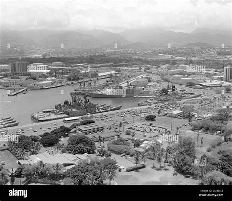 Pearl harbor naval base hawaii Black and White Stock Photos & Images ...
