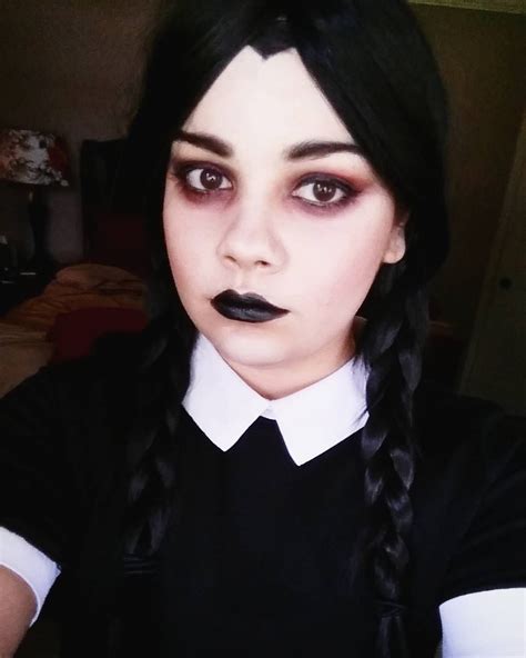 Wednesday Addams Makeup: Wednesday Addams Kostüm Anleitung – QIZR